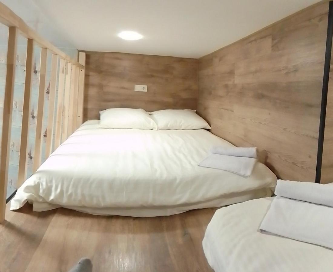 Hostel Voyage Киев Екстериор снимка